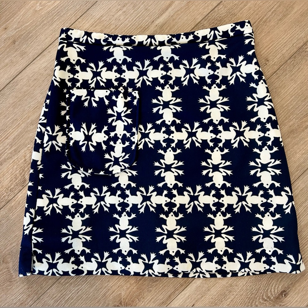 VINTAGE Hard to find Frog Tog navy blue and white frog pattern skort with pocket